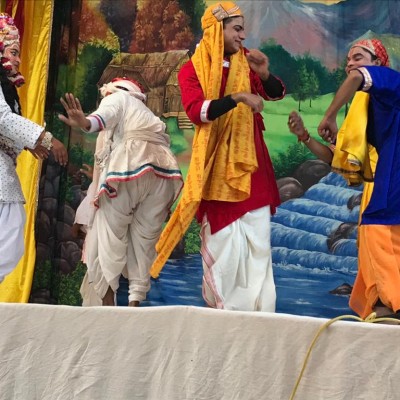 thumb_89959_8_The Sakhas dance with Sri Rasavihariju.jpg